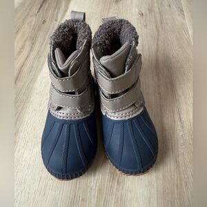 *NWOT* - Old Navy - toddler boys snow boots